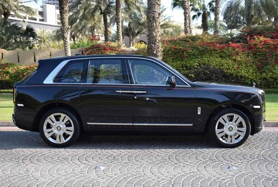 Rolls Royce Cullinan Rent in dubai