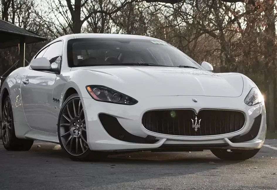 Rent a Maserati Quattroporte in Dubai